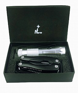 סט פנס NORTH ואולר מולטיטול מבית SWISS סט פנס NORTH ואולר מולטיטול מבית SWISS