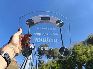 משקל אדם עשוי זכוכית עם חריטת לייזר אישית משקל אדם עשוי זכוכית עם חריטת לייזר אישית