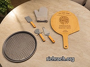 סט מושלם להכנת פיצה עם חריטה על הקרש הגשה סט מושלם להכנת פיצה עם חריטה על הקרש הגשה