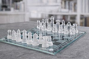 משחק שחמט מהמם ביופיו עשוי זכוכית Glass Chess משחק שחמט מהמם ביופיו עשוי זכוכית Glass Chess
