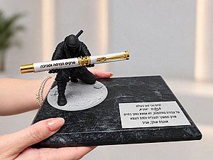 מעמד שולחני יוקרתי דגם NINJA מעמד שולחני יוקרתי דגם NINJA