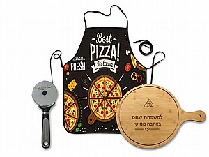 סט PIZZA מושלם - קרש חיתוך והגשה לפיצה+גלגלת פיצה עם חריטה אישית וסינר סט PIZZA מושלם - קרש חיתוך והגשה לפיצה+גלגלת פיצה עם חריטה אישית וסינר