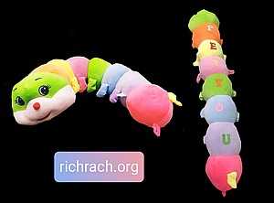 בובת צעצוע "נחשוש" בצורת מרבה רגליים בובת צעצוע "נחשוש" בצורת מרבה רגליים